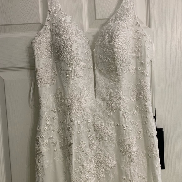 Wedding gown - Picture 3 of 3